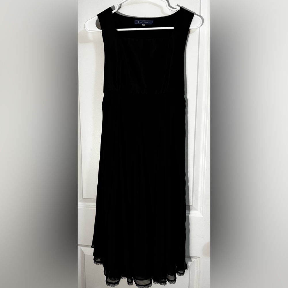 Black Sweetheart Neck Sleeveless Midi Gown